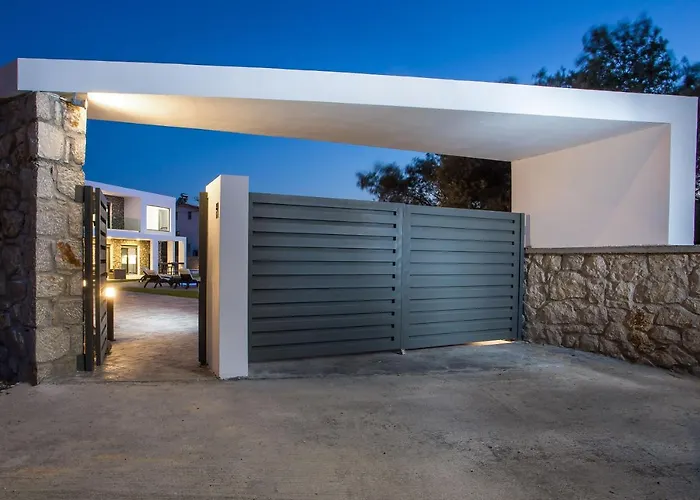 Modern With Pool & Garden Kastalys, Rhodes Villa