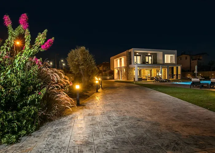 Modern With Pool & Garden Kastalys, Rhodes