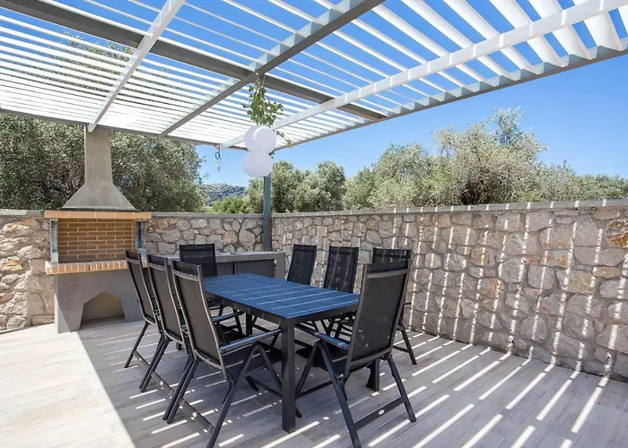 Modern With Pool & Garden Kastalys, Rhodes Villa Kalithies