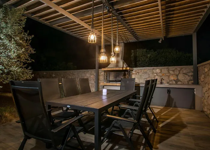 Modern With Pool & Garden Kastalys, Rhodes Villa Kalithies