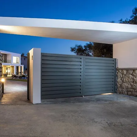 Modern With Pool & Garden Kastalys, Rhodes Villa