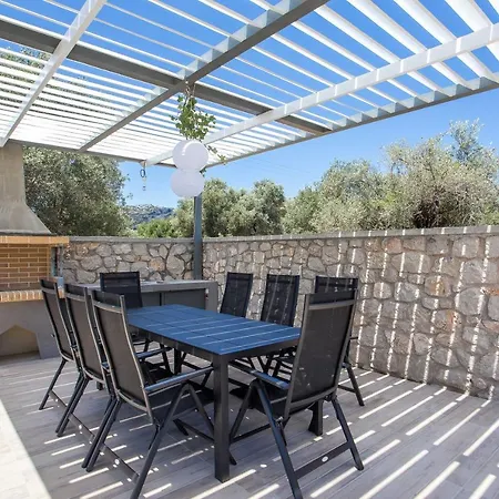 Modern With Pool & Garden Kastalys, Rhodes Villa Kalithies
