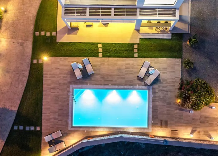 Modern With Pool & Garden Kastalys, Rhodes Villa